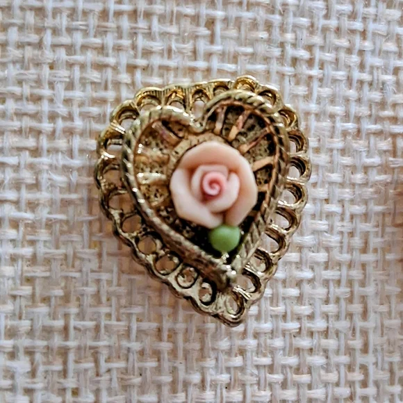 Vintage Porcelain Rose Hearts Earrings With Gold Tone Filigree Settings Pierced - Picture 9 of 11